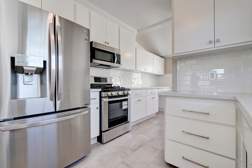 expansive kitchen - 423 28th St