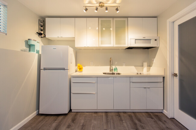 Kitchen (dishes, utensils, pots, etc included) - 6578 Malcolm Drive