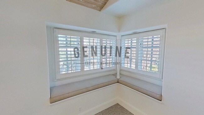 Building Photo - Beautiful Two-Level 5Bd 3.5Ba Home in Newport Beach