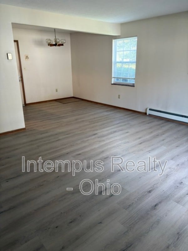 Building Photo - 7465 Huntington Dr
