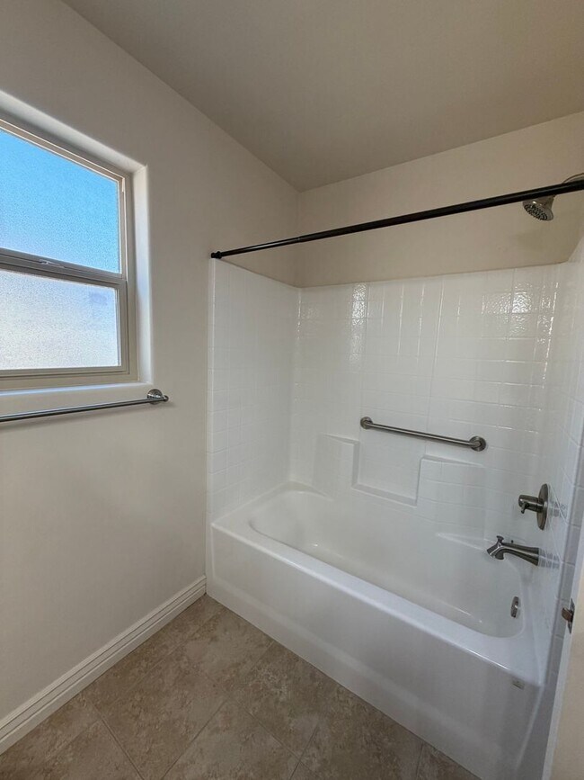 Building Photo - NICE 3 BED BATH WITH SOLAR!