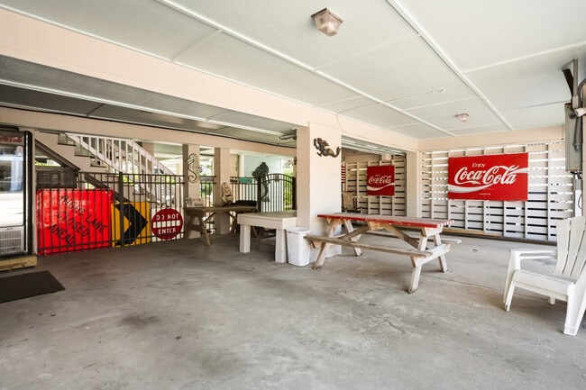 Building Photo - 601 Hazard St