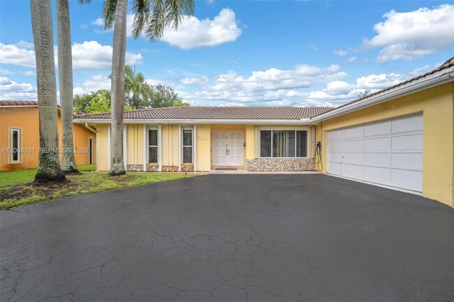 Building Photo - 3441 N Hills Dr