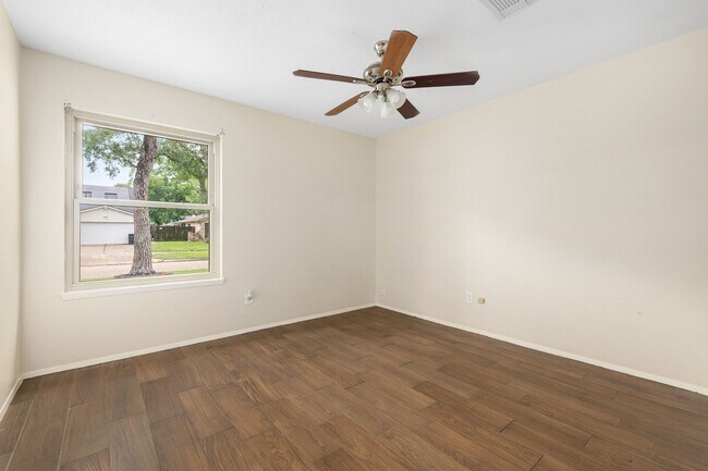 Building Photo - 22723 Braken Carter Ln