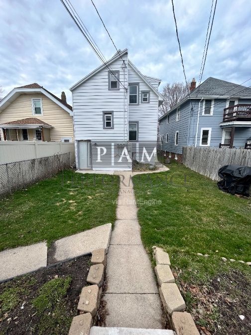 Building Photo - 3727 E Squire Ave