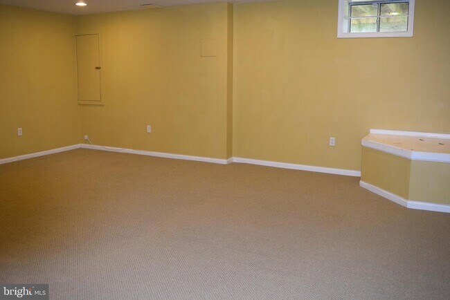 Building Photo - 713 Whitetail Cir