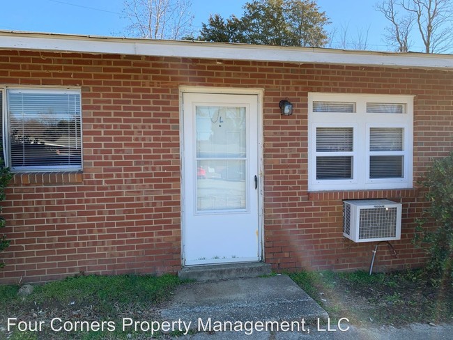 Primary Photo - 1815 McKnight Mill Rd