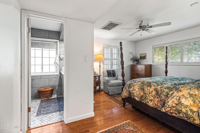 Building Photo - 4631 E Pinchot Ave