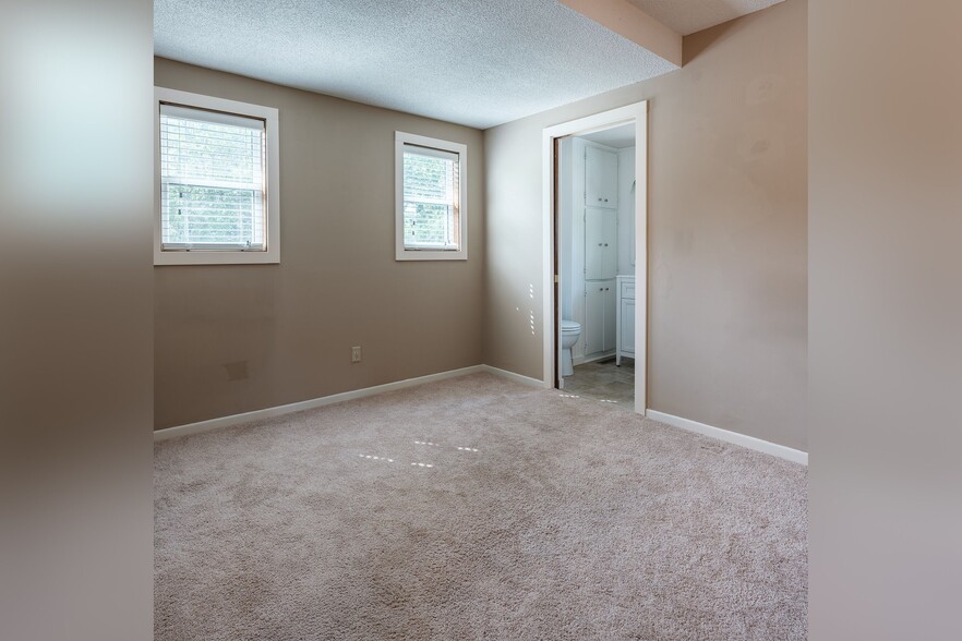 Bedroom - 525 8th St NW