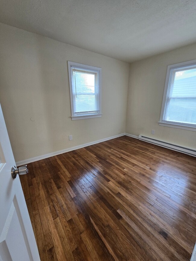 Building Photo - 611 Hazelhurst Ave