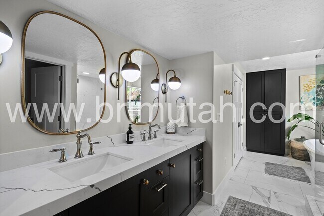Building Photo - 772 E 2075 S