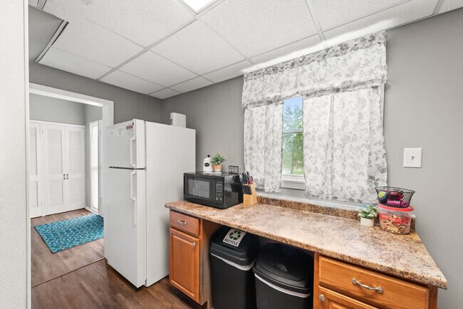 Building Photo - 3175 Rocky River Dr