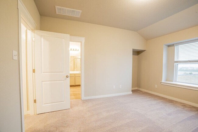 Building Photo - Lock-&-Leave Living in Pflugerville! 3BR T...