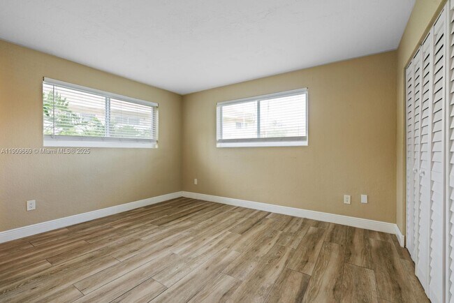 Building Photo - 14500 SW 88th Ave