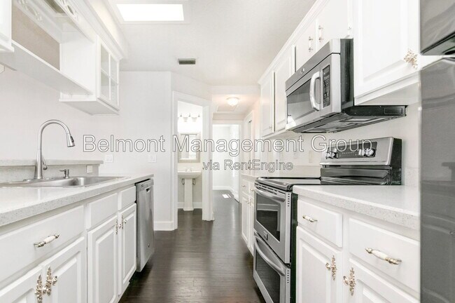 Building Photo - 933 Lake Elsie Dr