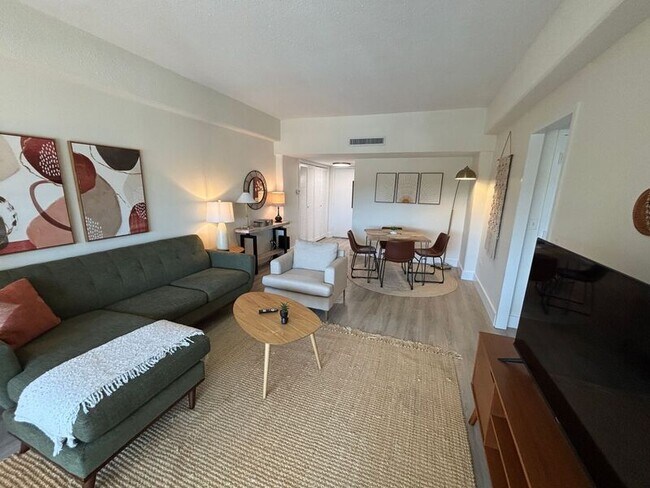 Building Photo - 14 Lockwood Dr