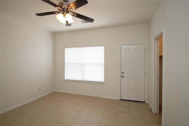 Building Photo - 2817 Southampton Way
