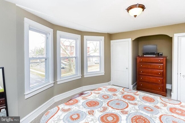 Building Photo - 128 Oak St