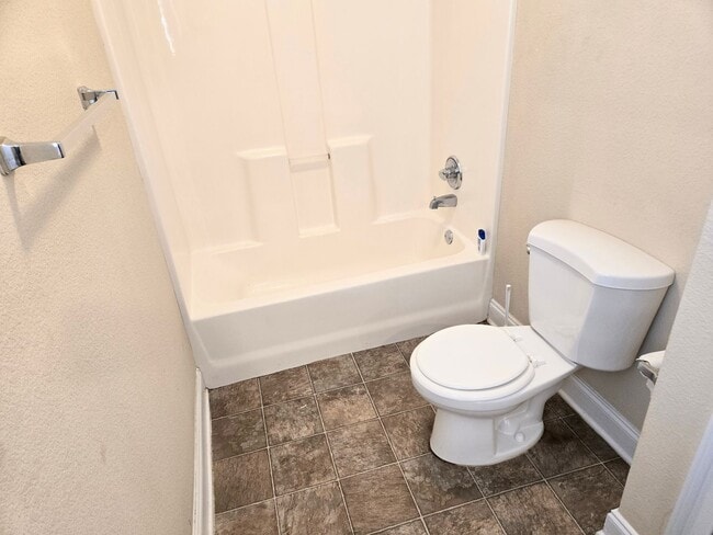 Building Photo - 802 W Longleaf Dr