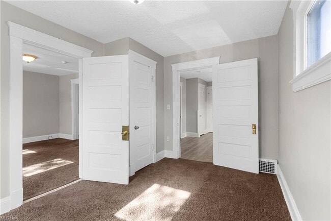 Building Photo - 2064 Halstead Ave