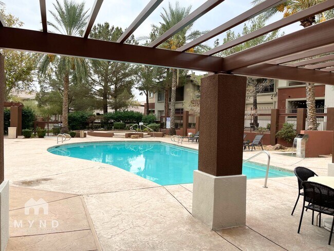 Building Photo - 900 Domnus Ln