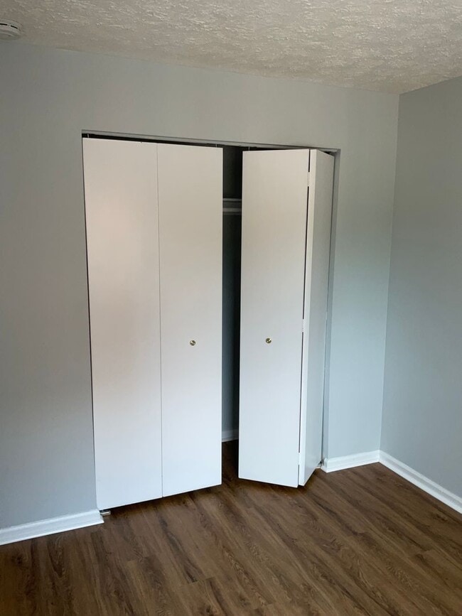 Building Photo - Very well maintained and extra large 3BR 2BA condo moments to Marc Train in Downtown Gaithersburg