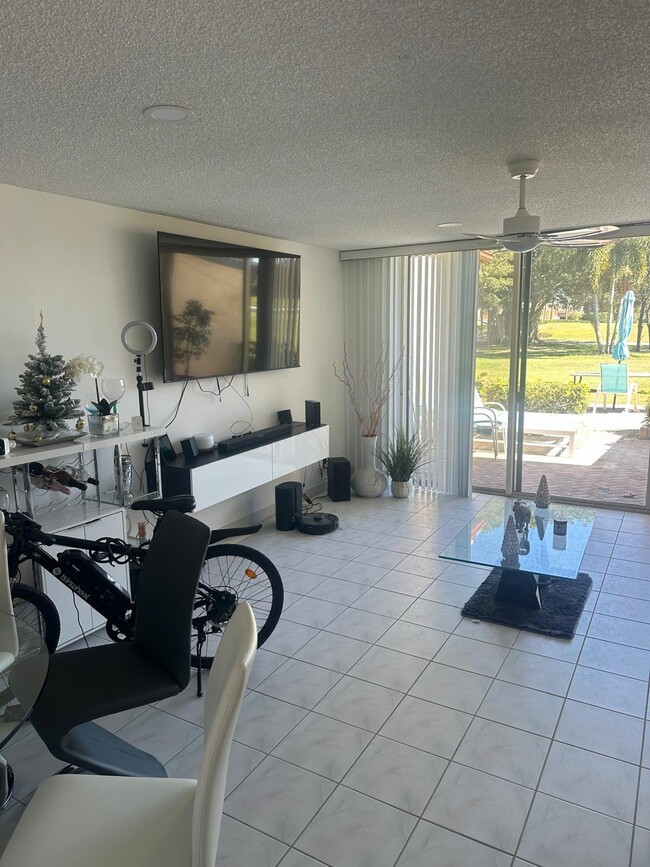 Building Photo - 4557 Luxemburg Ct