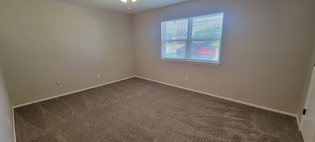 Building Photo - LARGE HOME IN NORTHEAST CLOVIS