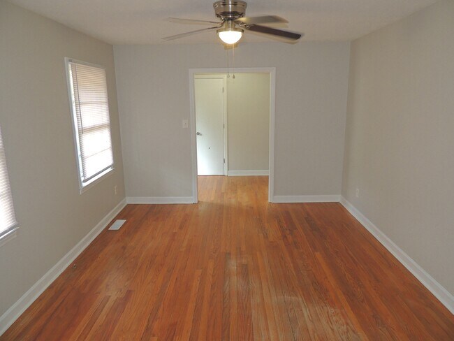 Building Photo - 145 Summerhill Rd