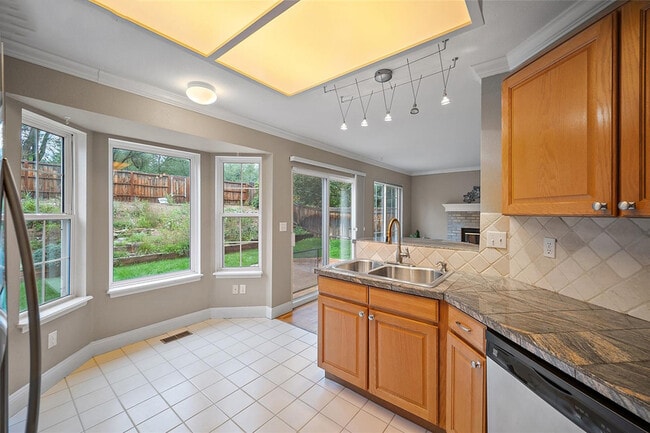 Building Photo - 1169 Beacon Hill Way