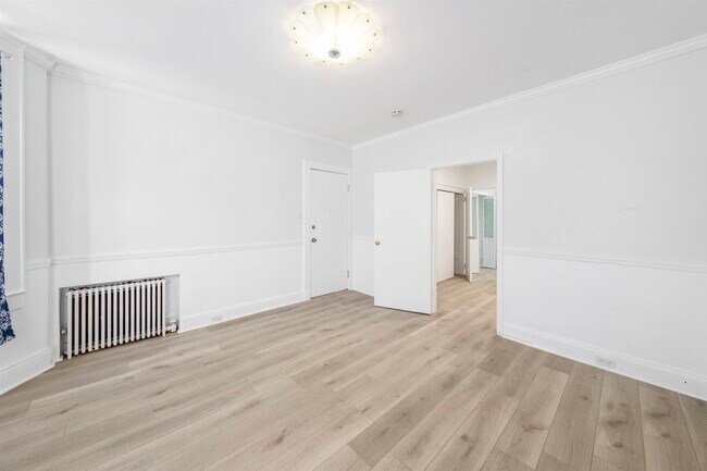 Primary Photo - 214 50th St