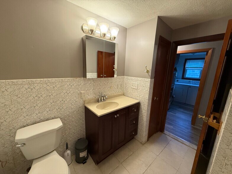 Building Photo - 388 Newcomb Rd