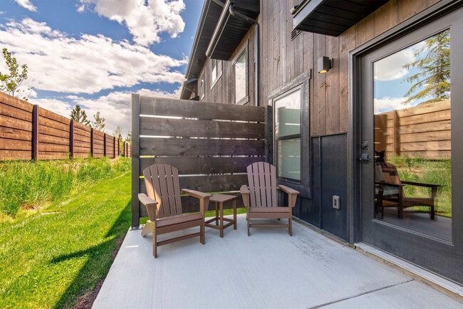 Building Photo - 701 Stone Peak Lp