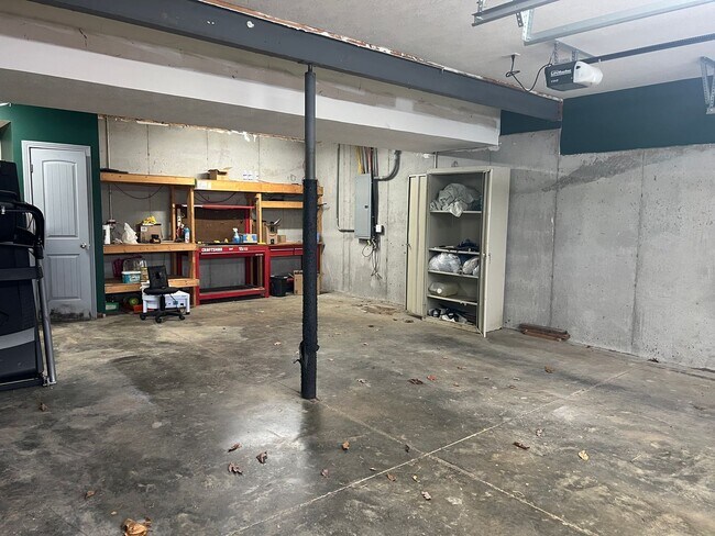 Building Photo - Gorgeous brick home with room to roam!