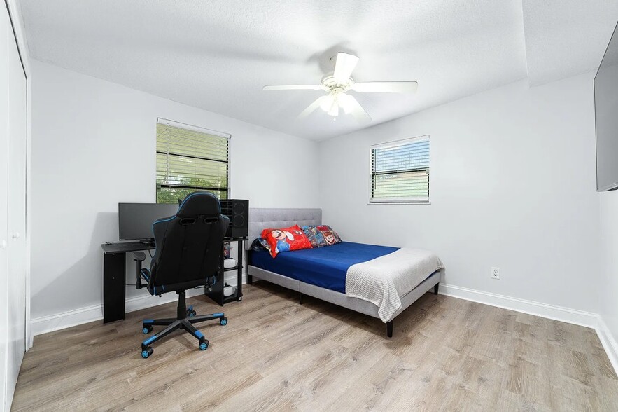 Building Photo - 181 SE Fallon Dr