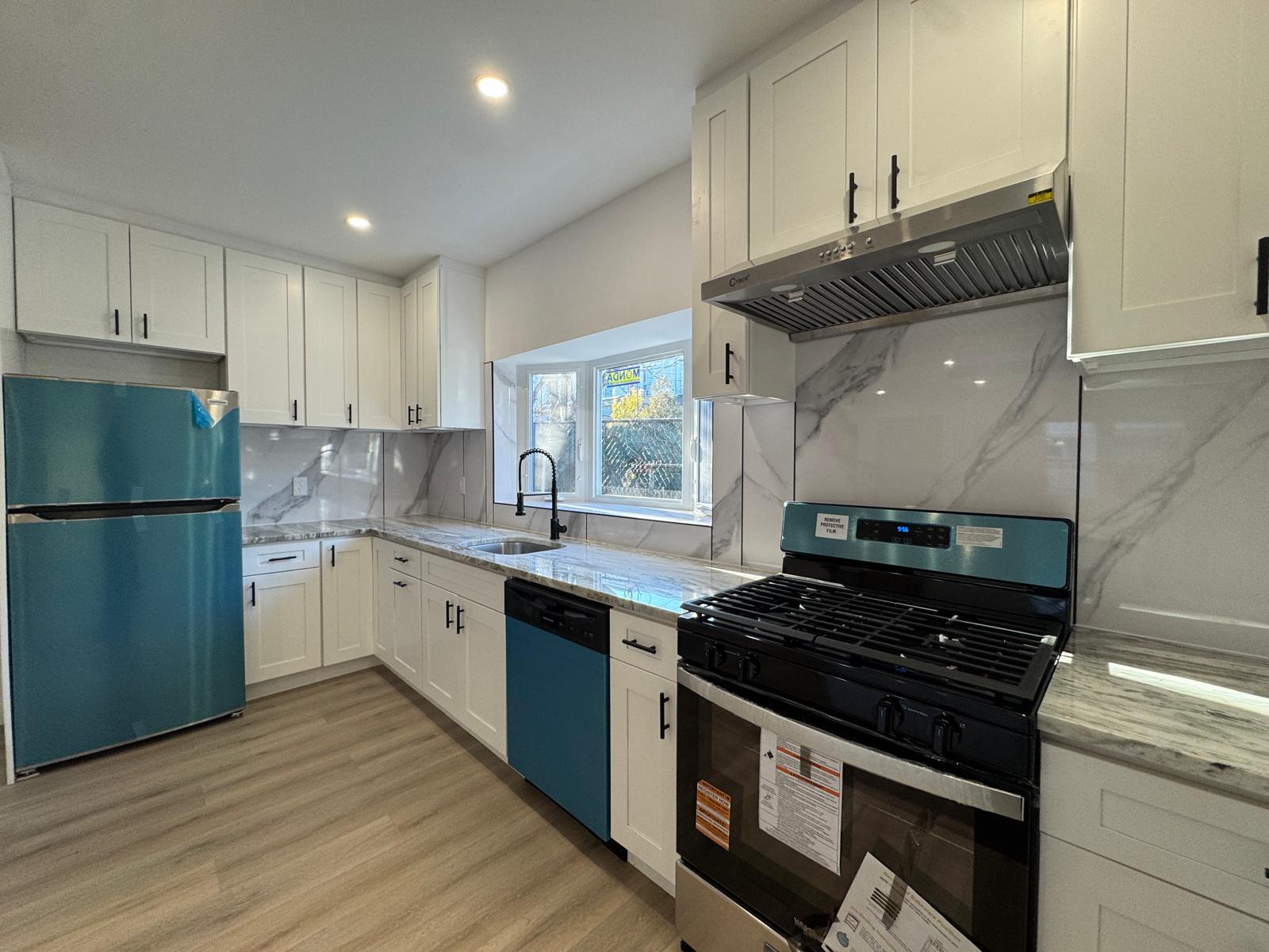 Building Photo - 198 28th St