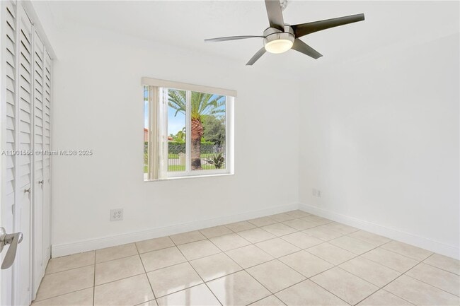 Building Photo - 4931 SW 132nd Ave
