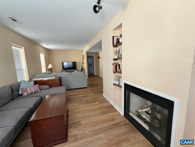 Building Photo - 2302 Fontaine Ave Ext