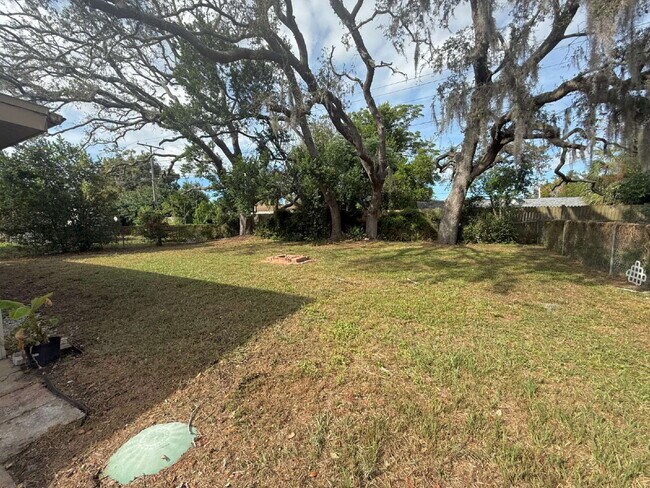 Building Photo - 2-Bedroom Retreat with 1.5 Baths in Holiday, FL!