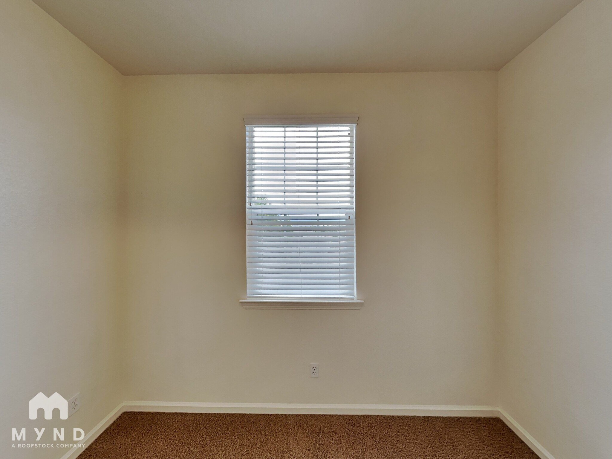 Building Photo - 1088 Crown View Dr