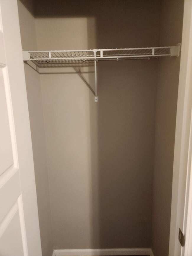 Building Photo - Cozy 3 Bed 2 Bath Home Available Now
