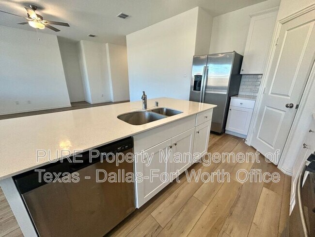 Building Photo - 2113 Donker Dr