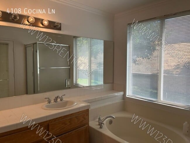 Building Photo - 4108 Cocina Ln