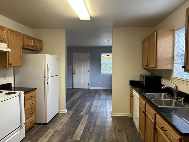 Building Photo - 103 Juniper Pl