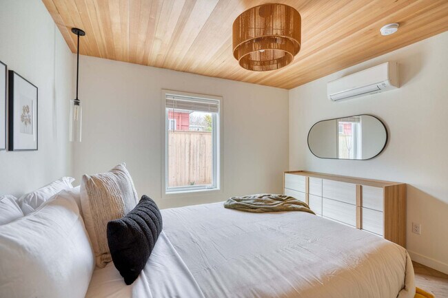 Building Photo - 5012-5022-5022 NE 26th Ave