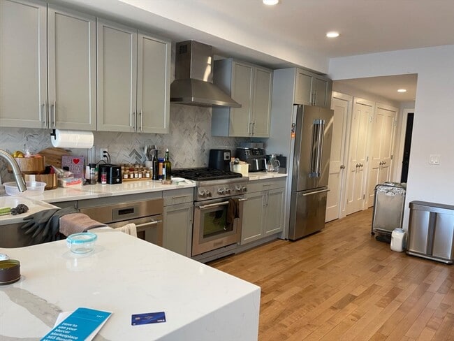 Building Photo - 50 Hichborn St