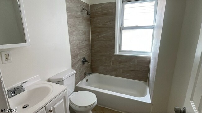 Building Photo - 120 S 7th St