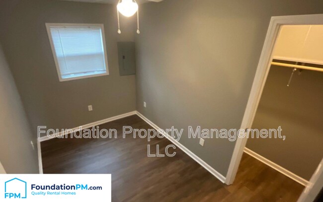 Building Photo - 998 Restbrook Ave