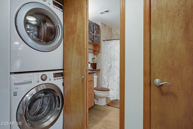 Building Photo - 540 N May