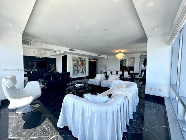 Building Photo - 1425 Brickell Ave